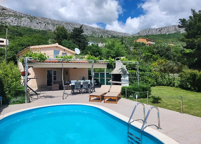 Holiday Home Rupotina With A Large Yard, Pool And A Beautiful View