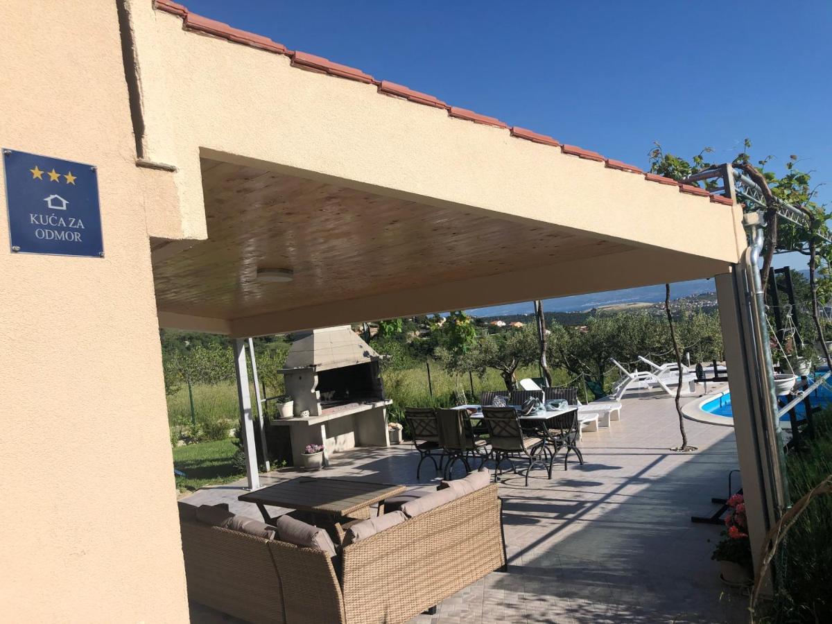 Rupotina With A Large Yard, Pool And A Beautiful View Vakantiehuis Solin