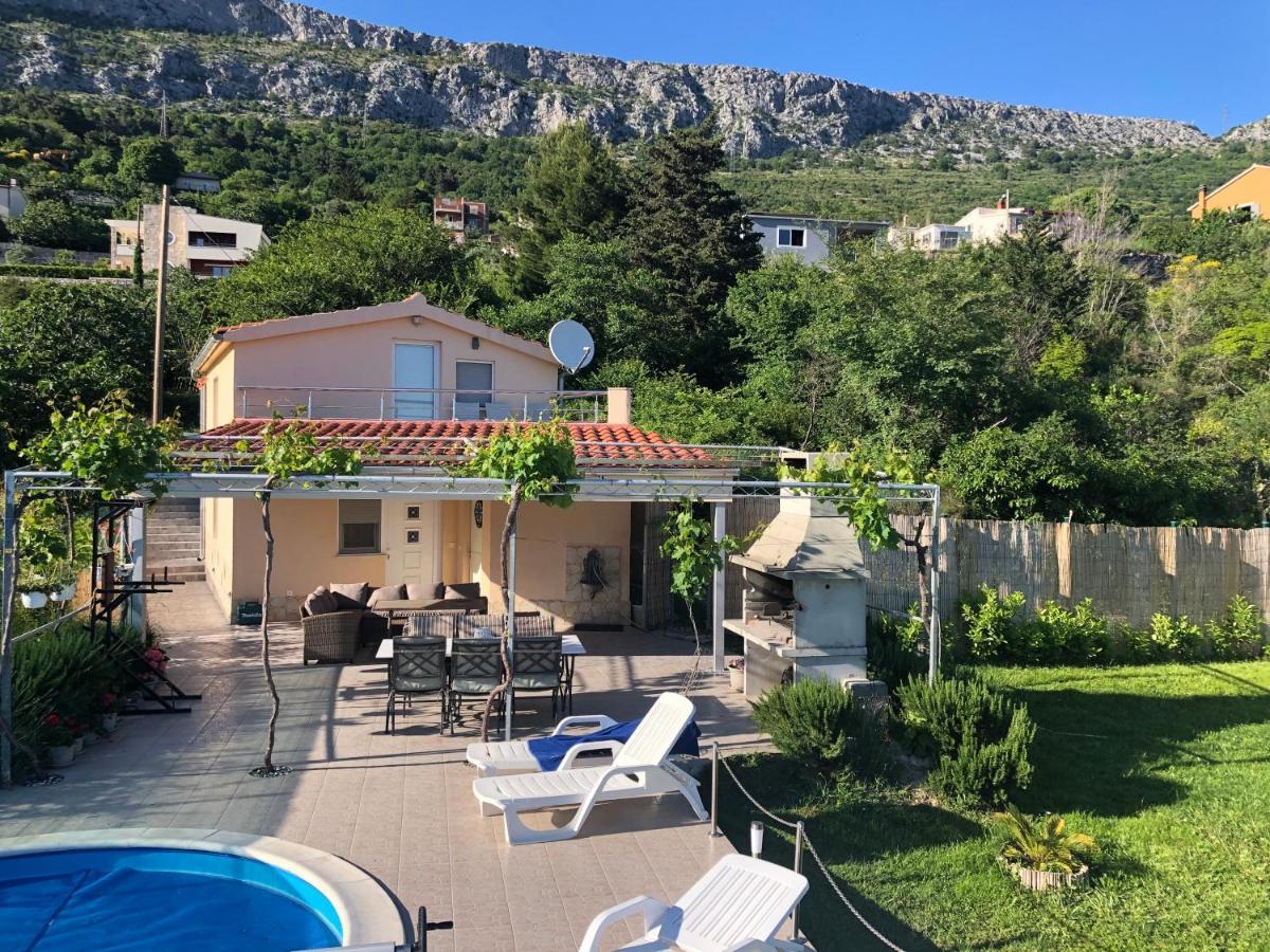 Rupotina With A Large Yard, Pool And A Beautiful View *
