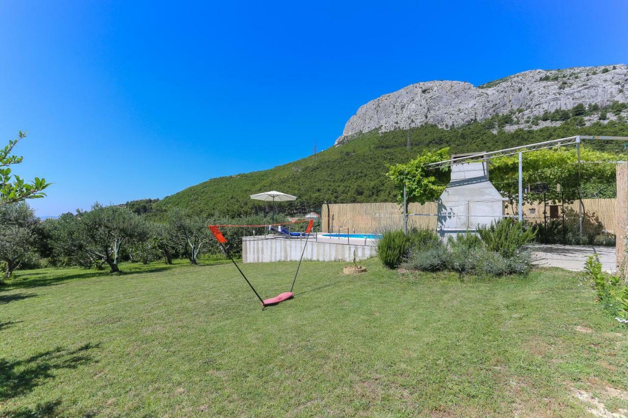 Rupotina With A Large Yard, Pool And A Beautiful View * Solin