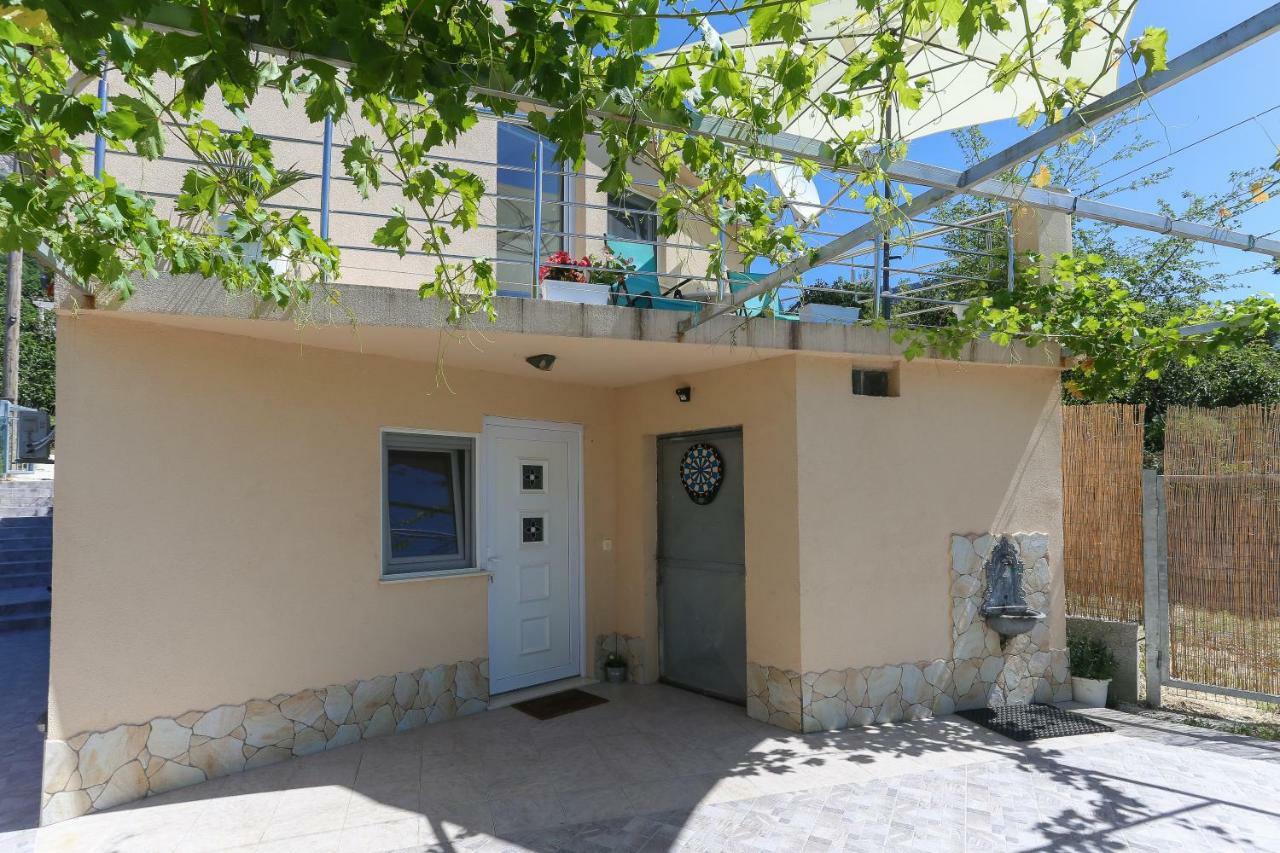 Rupotina With A Large Yard, Pool And A Beautiful View Vakantiehuis Solin