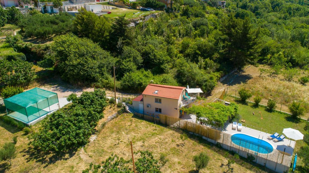 Rupotina With A Large Yard, Pool And A Beautiful View Solin