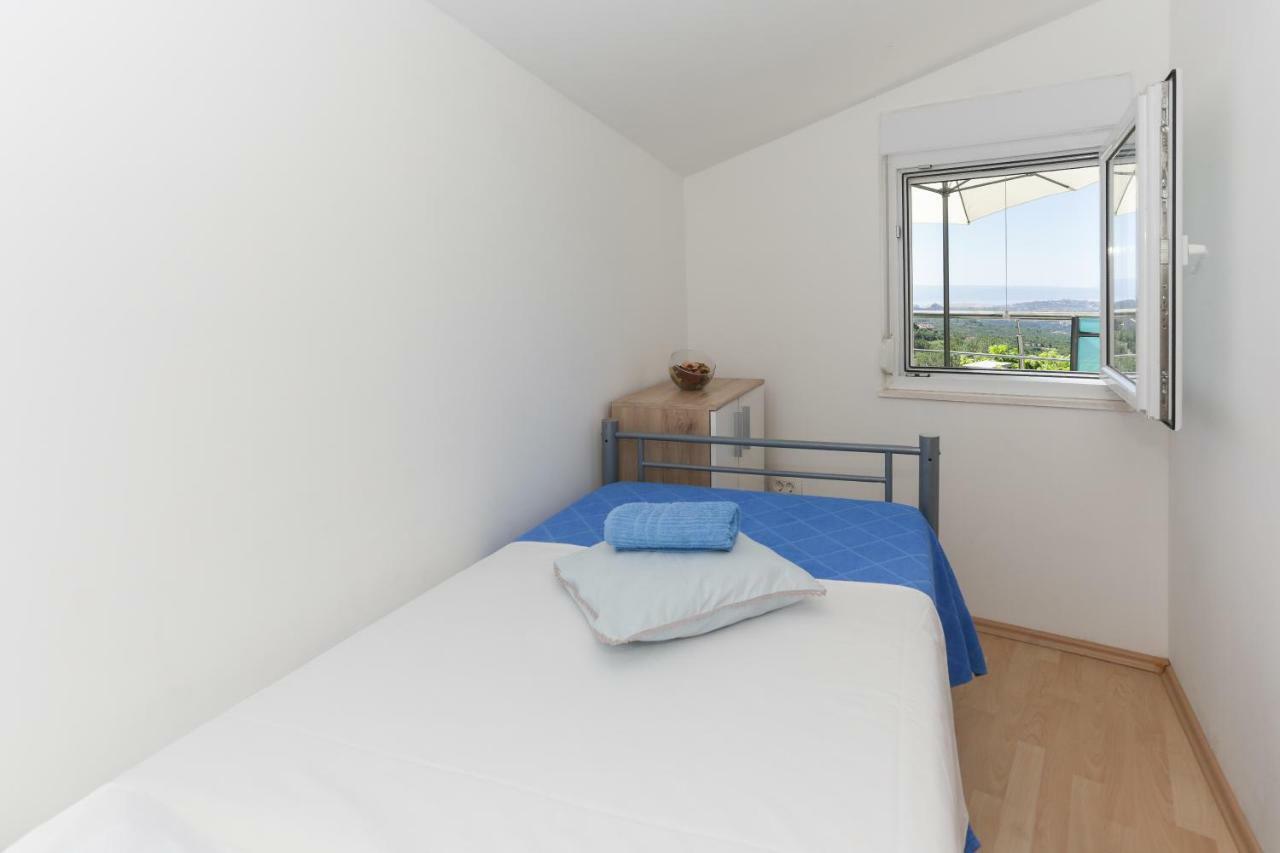 Rupotina With A Large Yard, Pool And A Beautiful View * Solin