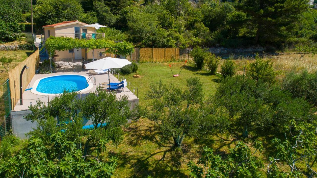 Rupotina With A Large Yard, Pool And A Beautiful View Vakantiehuis